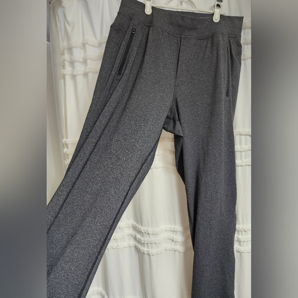 Great Condition, Men's Gray Lululemon Workout/lounge Sweat pants. Size Large. - Picture 13 of 13